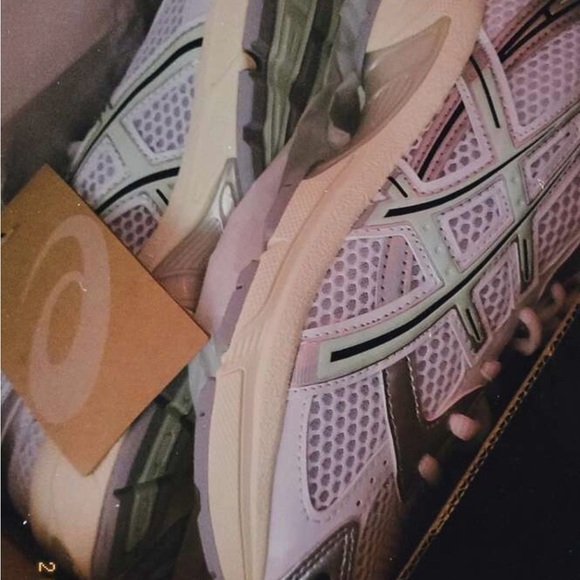 ASICS White & Mint Mesh Running Sneakers – Women’s Size 9 – Excellent Condition - Picture 3 of 5